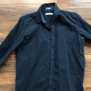 Calvin Klein Men’s Navy button down shirt!!